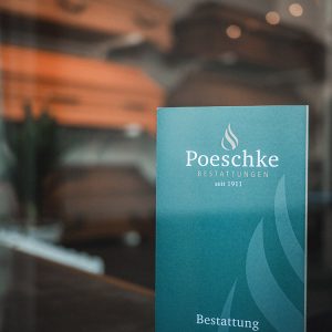 bestatter-spandau-haselhorst-schaufenster-broschuere